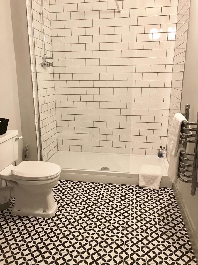 Historic Two Bed Apartment In Heart Of The City บริสตอล ภายนอก รูปภาพ
